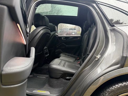 Used 2022 Porsche Cayenne E-Hybrid Coupe image 17