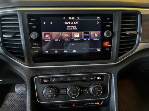 Used 2020 Volkswagen Atlas SE w/ Panoramic Sunroof Package FWD image 24