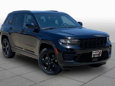 Used 2023 Jeep Grand Cherokee Altitude AWD/4WD image 3