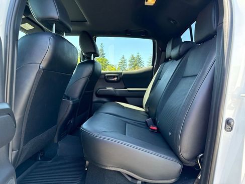 Used 2023 Toyota Tacoma TRD Sport w/ TRD Premium Sport Package AWD/4WD image 15