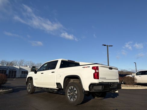 Used 2023 Chevrolet Silverado 2500 Custom w/ Custom Value Package image 8