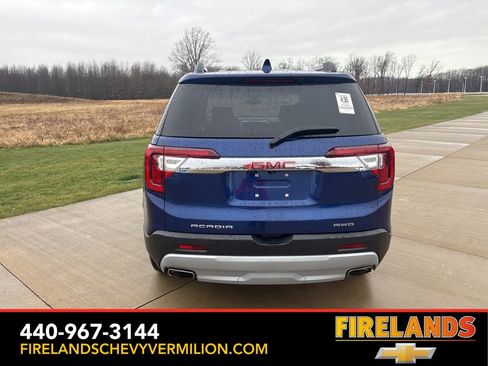 Used 2023 GMC Acadia SLE w/ Driver Convenience Package image 4