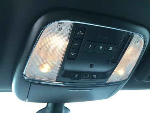 Used 2018 Jeep Grand Cherokee Altitude AWD/4WD image 9