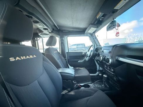 Used 2014 Jeep Wrangler Unlimited Sahara image 12