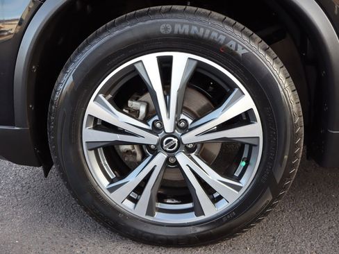 Used 2019 Nissan Rogue SV w/ Premium Package image 40