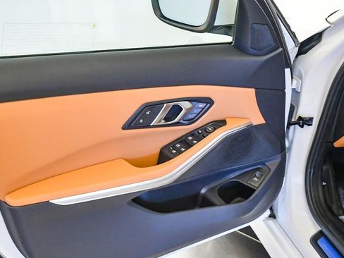 Used 2025 BMW 330i Sedan w/ Premium Package image 24