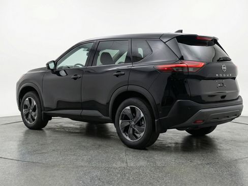 Used 2025 Nissan Rogue SV image 6