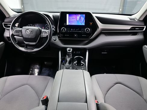 Used 2023 Toyota Highlander LE image 18