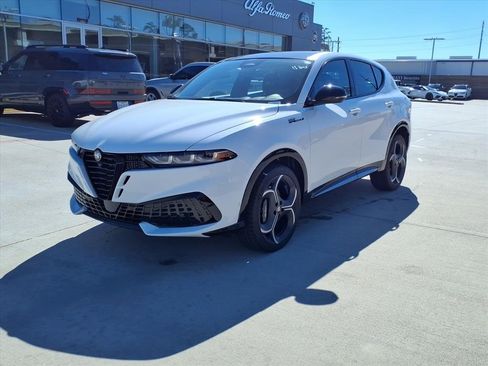 New 2026 Alfa Romeo Tonale w/ Active Assist Package image 2