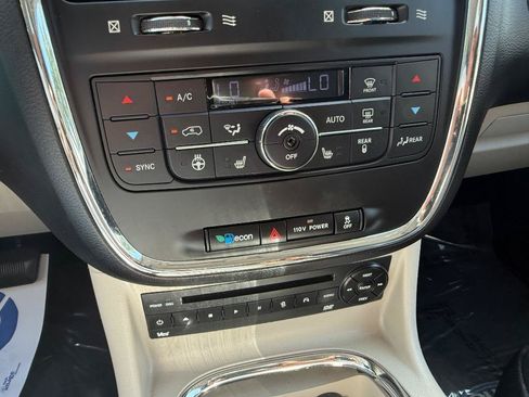 Used 2011 Chrysler Town & Country Limited FWD image 9