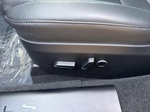 Used 2022 Tesla Model S image 13