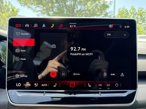 Used 2025 Volkswagen GTI SE FWD image 17