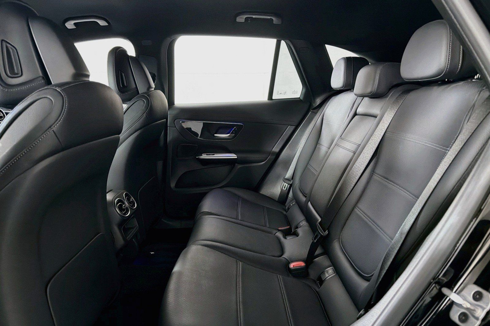 Used 2024 Mercedes-Benz GLC 300 4MATIC image 8