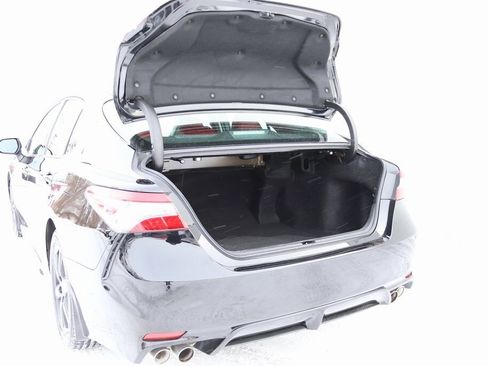 Used 2018 Toyota Camry XSE image 34