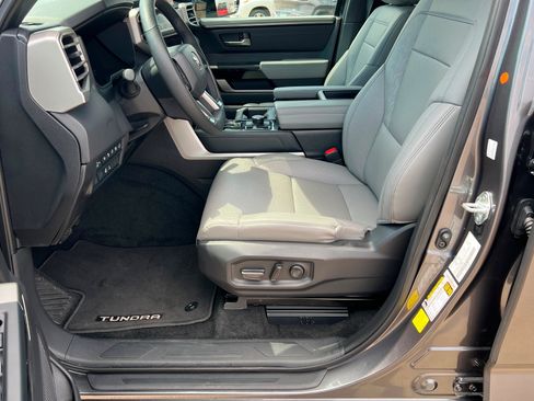 Used 2025 Toyota Tundra Limited AWD/4WD image 18