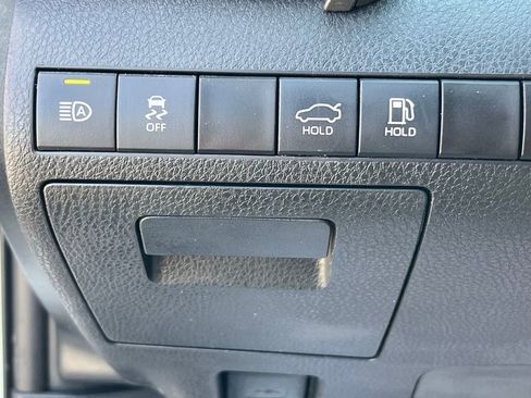 Used 2022 Toyota Camry SE FWD image 10