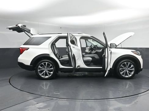 Certified 2025 Ford Explorer Platinum w/ Ultimate Package AWD/4WD image 62