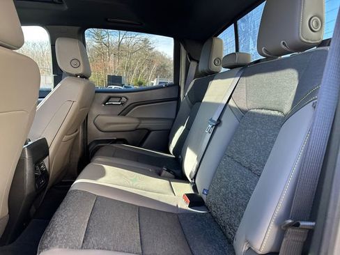 Used 2024 Chevrolet Colorado ZR2 w/ Safety Package image 21