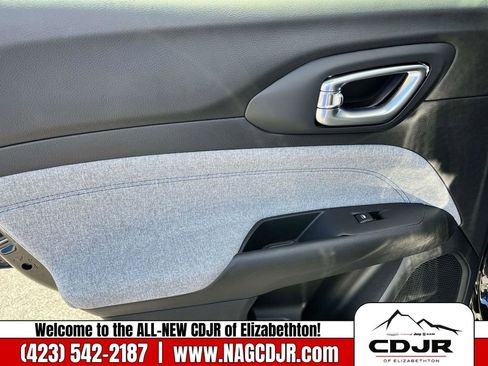 New 2022 Jeep Compass Latitude w/ Convenience Group image 19