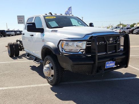 Used 2024 RAM 5500 Tradesman w/ Chrome Appearance Group AWD/4WD image 5