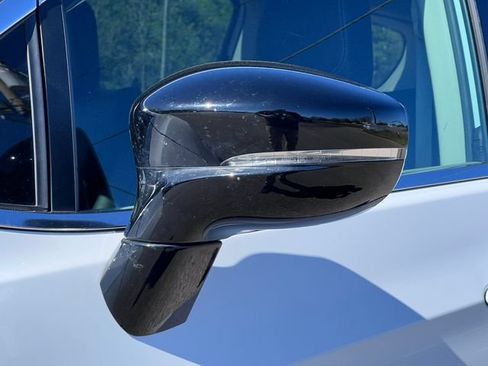Used 2024 Chrysler Pacifica Touring-L FWD image 36