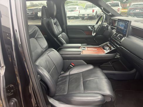 Used 2024 Lincoln Navigator Reserve AWD/4WD image 11