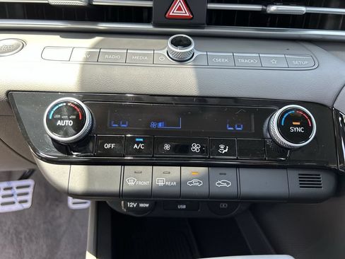 New 2025 Hyundai Elantra SEL FWD image 23