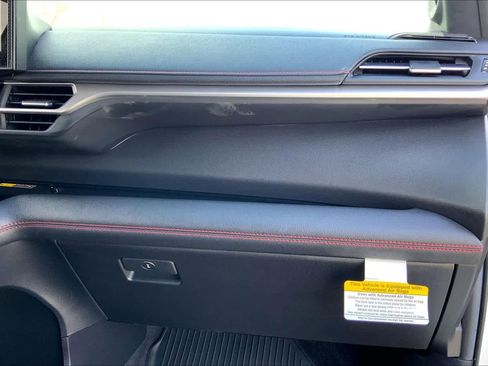 Used 2025 Toyota Sienna XSE w/ XSE Plus Package image 18