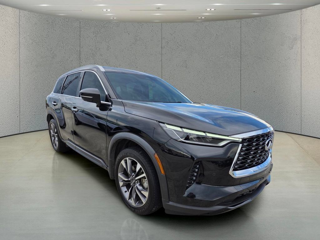 Used 2023 INFINITI QX60 Luxe w/ Cargo Package FWD image 7