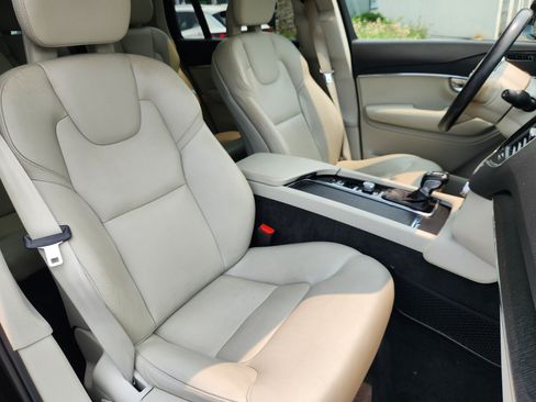 Used 2020 Volvo XC90 T6 Momentum AWD/4WD image 15