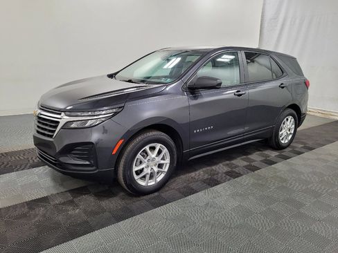 Used 2022 Chevrolet Equinox LS w/ LS Convenience Package image 2