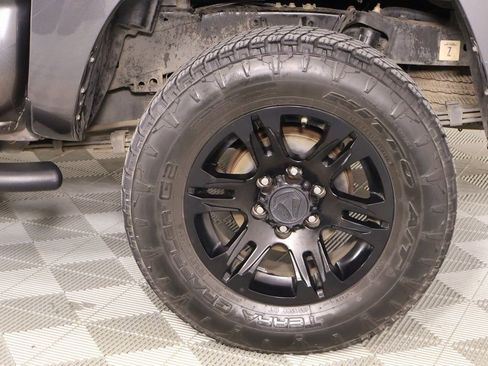 Used 2021 Toyota Tacoma SR w/ SR Convenience Package image 17