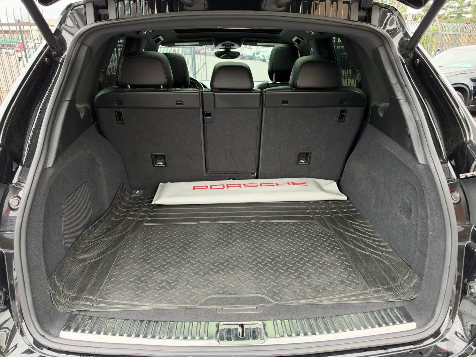Used 2017 Porsche Cayenne AWD/4WD image 16