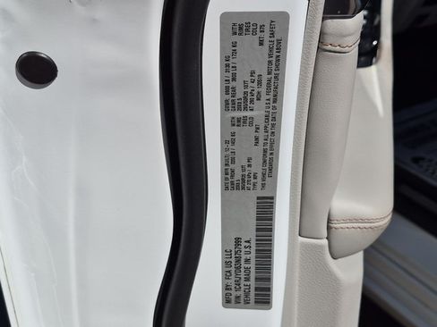 Used 2022 Jeep Grand Cherokee Overland AWD/4WD image 26