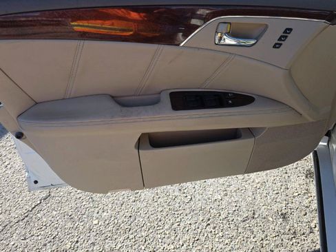 Used 2010 Toyota Avalon Limited FWD image 15