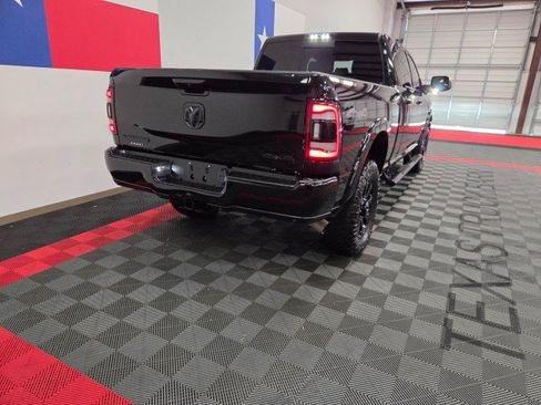 Used 2019 RAM 2500 Laramie w/ Black Appearance Package AWD/4WD image 25