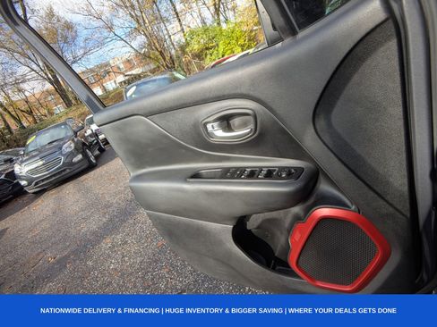 Used 2022 Jeep Renegade Trailhawk image 31