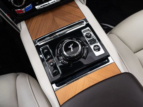 Certified 2019 Rolls-Royce Cullinan AWD/4WD image 38