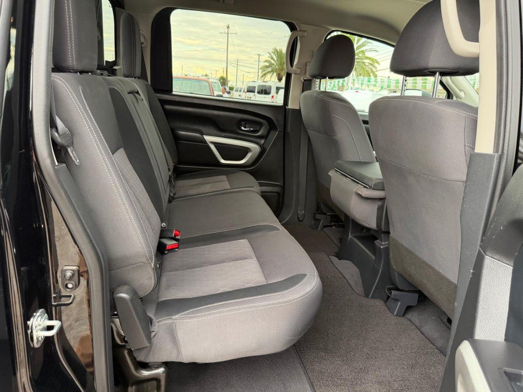 Used 2022 Nissan Titan SV AWD/4WD image 40