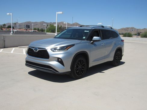 Used 2021 Toyota Highlander Limited AWD/4WD image 1