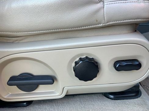 Used 2007 Ford F150 XLT image 11