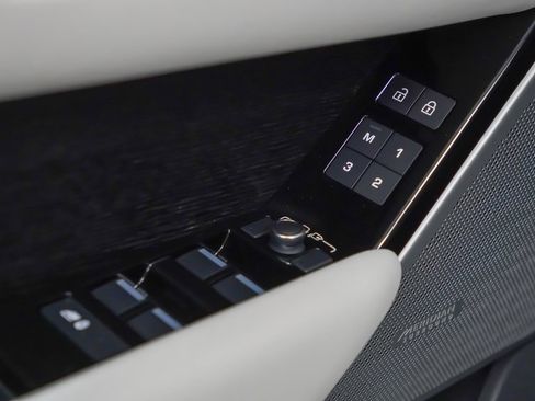 Used 2022 Land Rover Range Rover Velar R-Dynamic S image 22