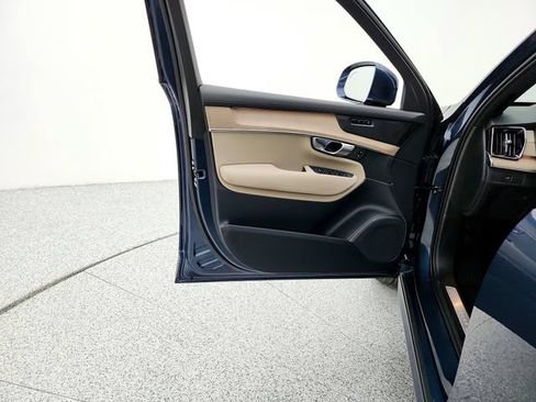 Certified 2026 Volvo XC90 B6 Plus AWD/4WD image 29