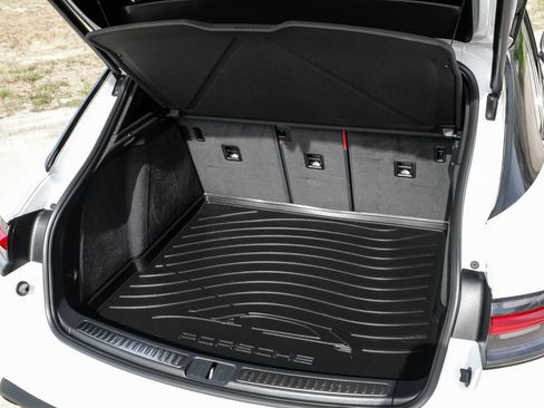 Used 2023 Porsche Macan Turbo AWD/4WD image 47