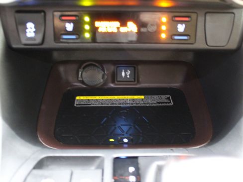 Used 2019 Toyota RAV4 Limited w/ Advanced Technology Package FWD image 30