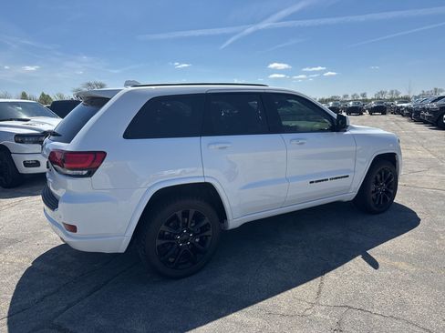 Used 2022 Jeep Grand Cherokee Laredo X image 6