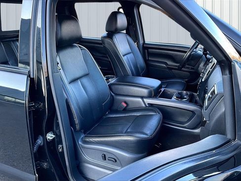 Used 2018 Nissan Titan SV image 29