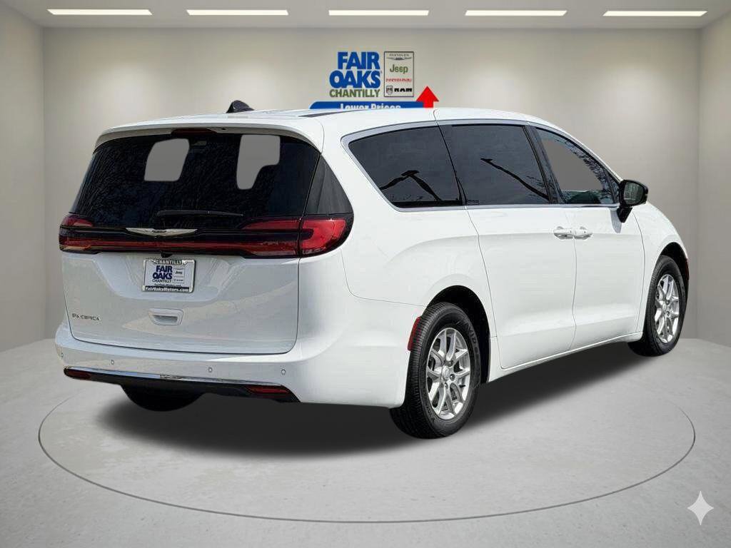 New 2026 Chrysler Pacifica Select FWD image 6