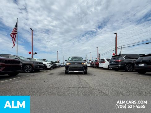 Used 2025 Kia Soul LX w/ LX Technology Package FWD image 17