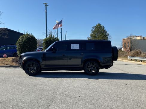 Used 2023 Land Rover Defender 130 X-Dynamic SE image 13